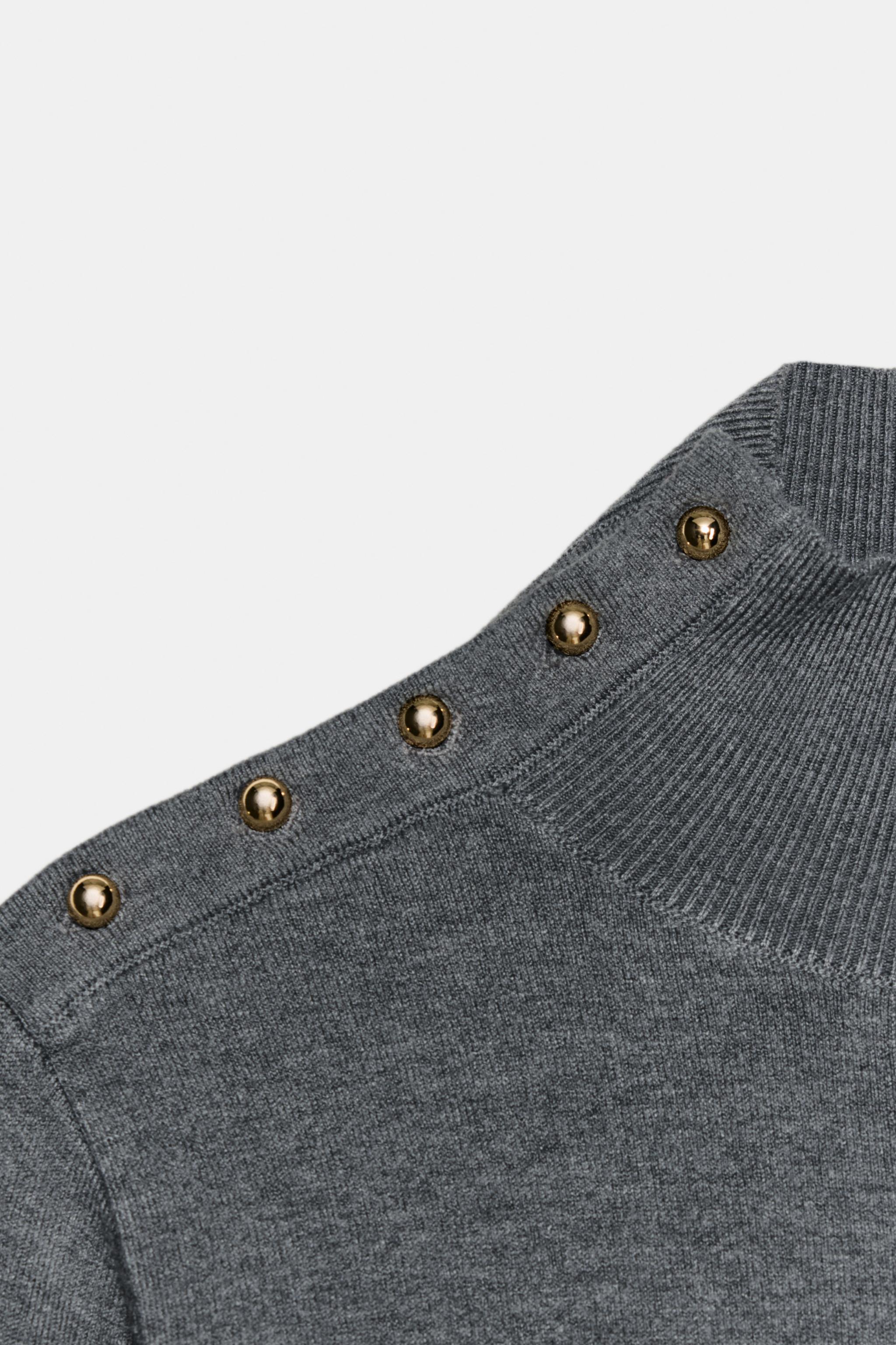 PULL EN MAILLE AVEC BOUTONS